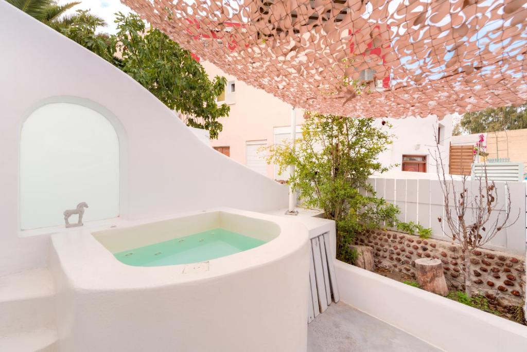 The Muses of Santorini Private Jacuzzi Suites - 13