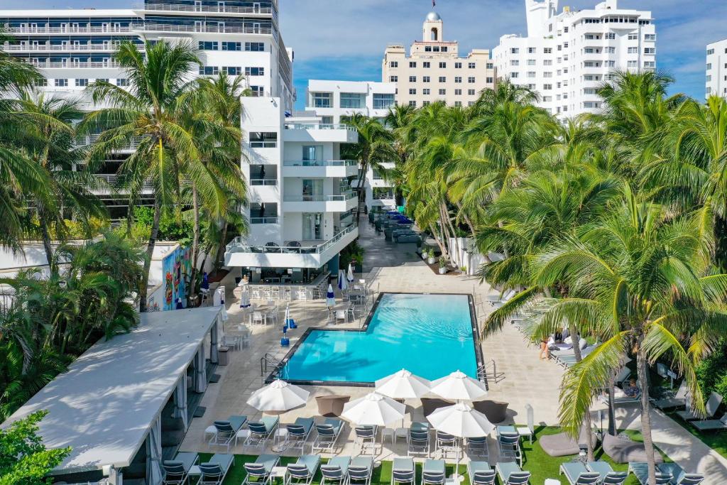 Bazén v ubytování The Sagamore Hotel South Beach nebo v jeho okolí