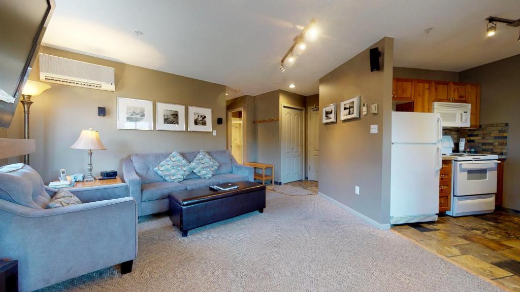 Kuchyň nebo kuchyňský kout v ubytování Whistler Blackcomb Vacation Rentals - Village North