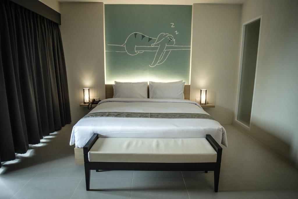 TIRAS Patong Beach Hotel - Resim 19