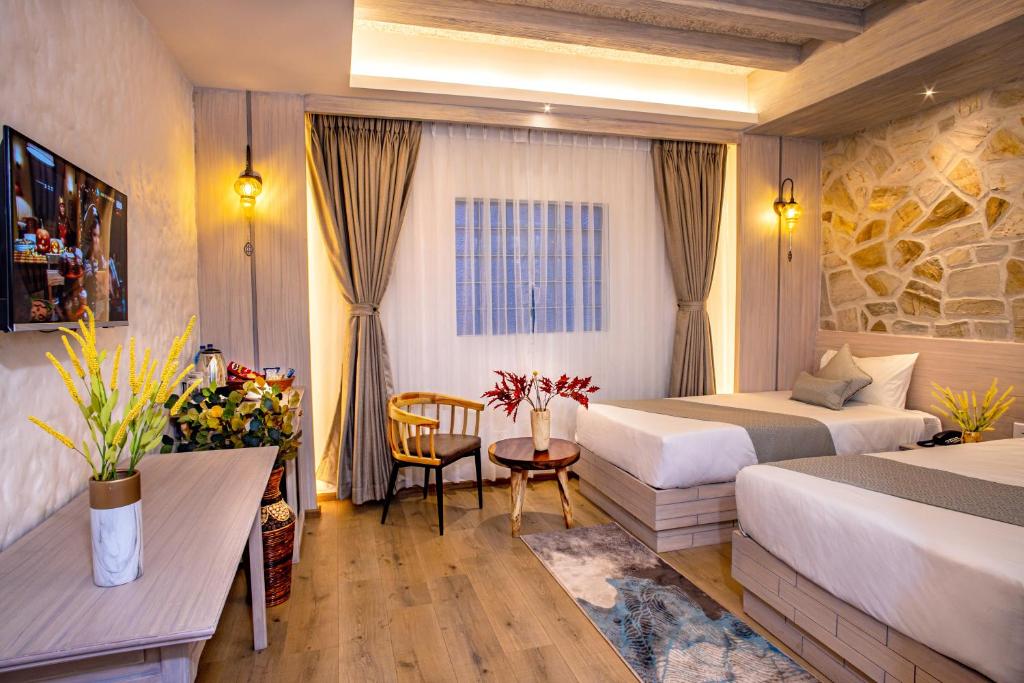 Postel nebo postele na pokoji v ubytování Arushi Boutique Hotel