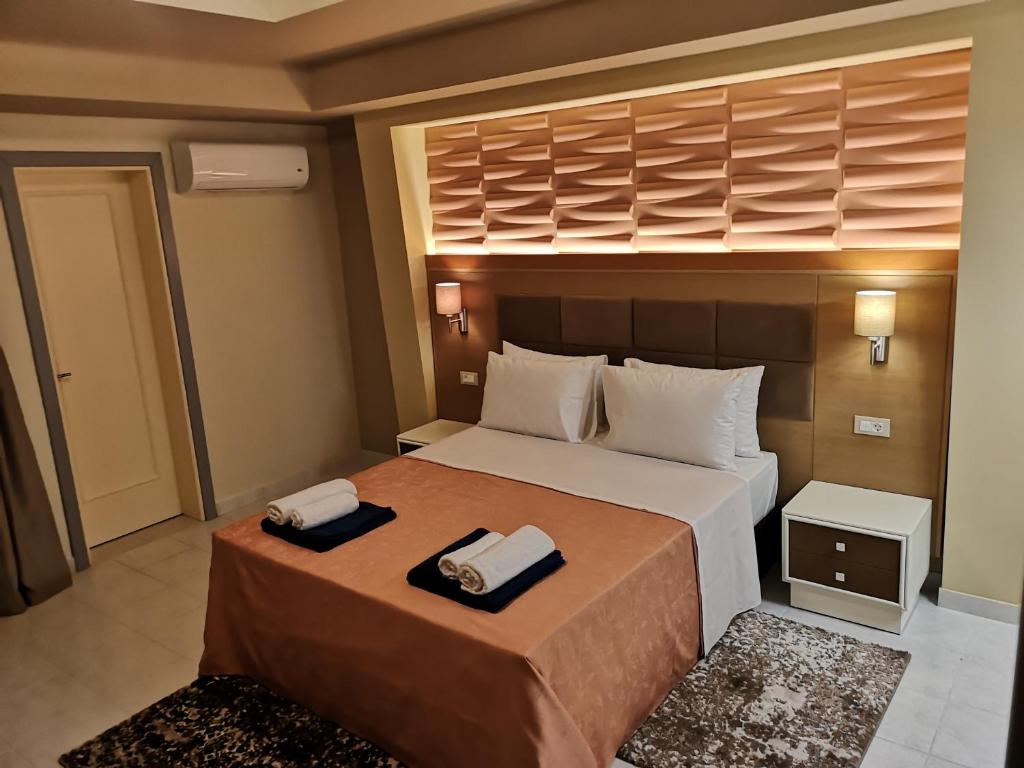 Posteľ alebo postele v izbe v ubytovaní Louis Luxury Villa by living in blue