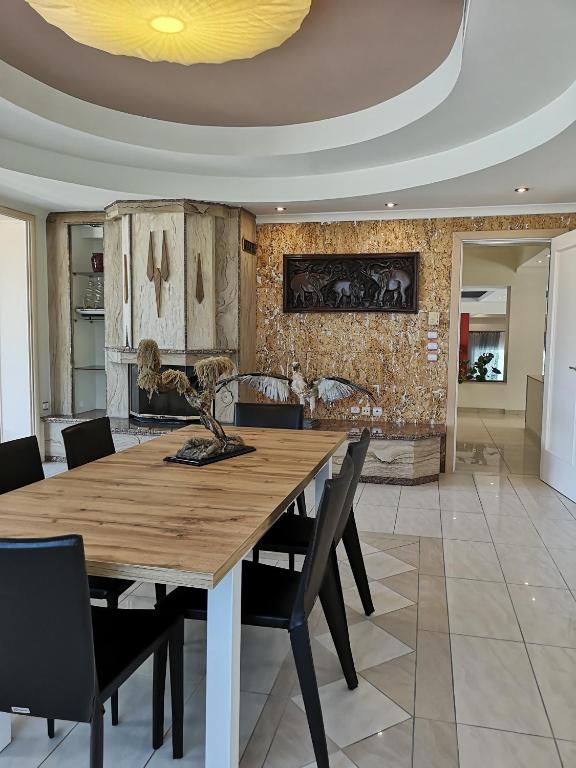 Fotografia z galérie ubytovania Louis Luxury Villa by living in blue v destinácii Rodos (mesto)