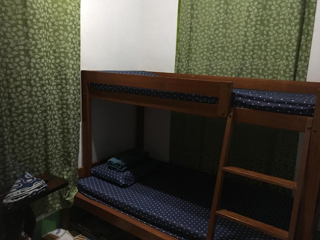Letto o letti a castello in una camera di Bamboo Nest