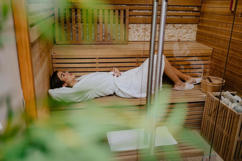 Garni Hotel Zen free parking - Resim 38