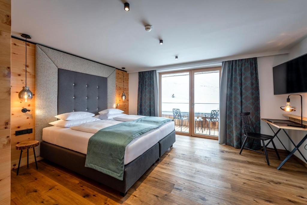 Postel nebo postele na pokoji v ubytování Hotel das Zwölferhaus