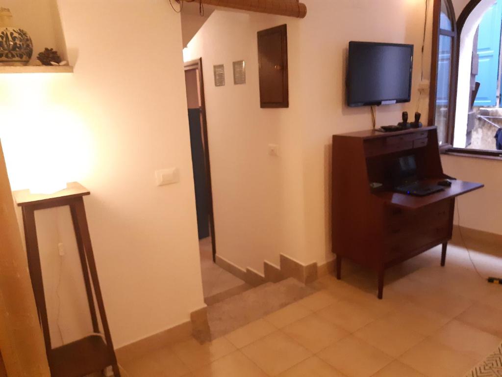 Telewizja i/lub zestaw kina domowego w obiekcie Apartment Zdenac Lux