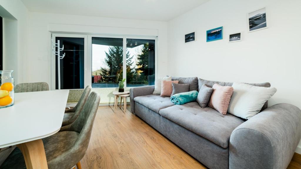 Posedenie v ubytovaní Apartamenty EverySky - Wyspiańskiego 4