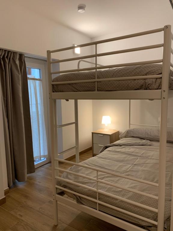 Posteľ alebo postele v izbe v ubytovaní APARTAMENTS IMPRO