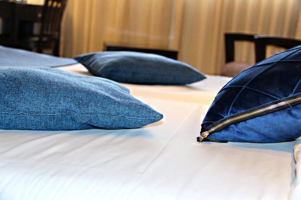 Postel nebo postele na pokoji v ubytování National Hotel - Jerusalem