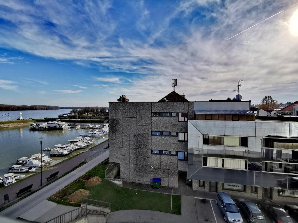 Výhled na řeku, která protéká v blízkosti apartmánu