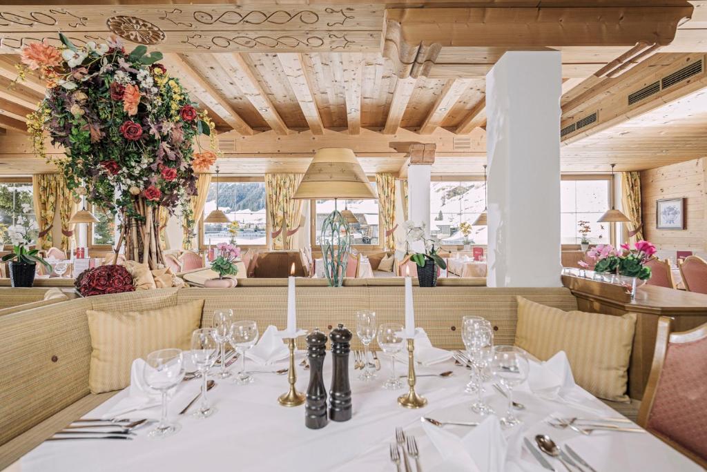 Restoran või mõni muu söögikoht majutusasutuses Hotel Kirchlerhof