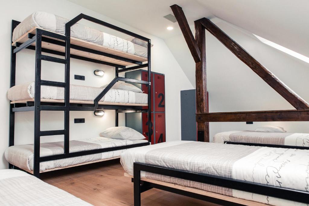 Postel nebo postele na pokoji v ubytování Hostel Vila Pohorje