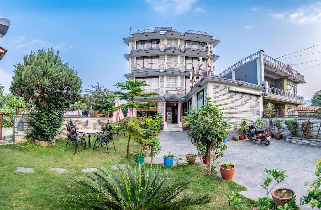 Vườn quanh Hotel Pokhara View