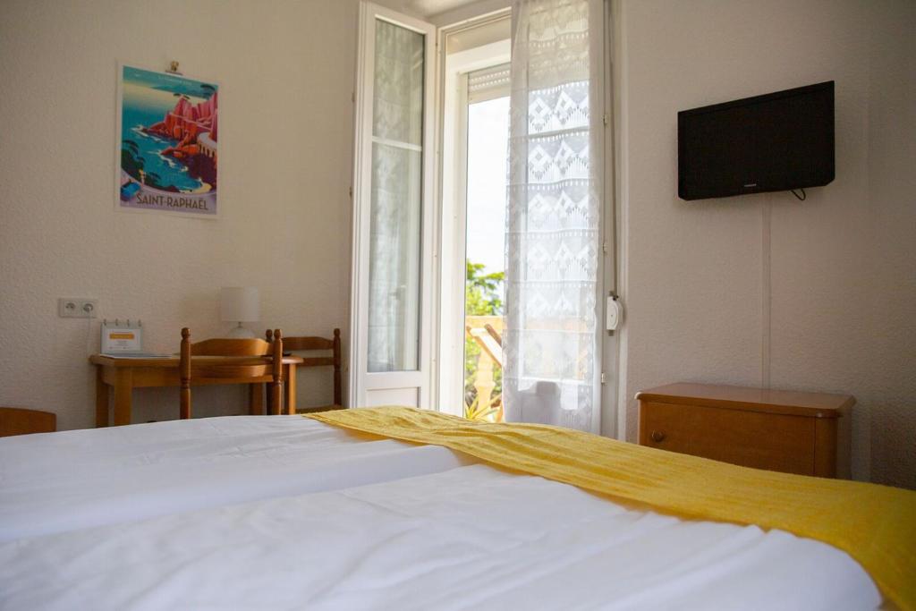 Postel nebo postele na pokoji v ubytování Hôtel Du Soleil