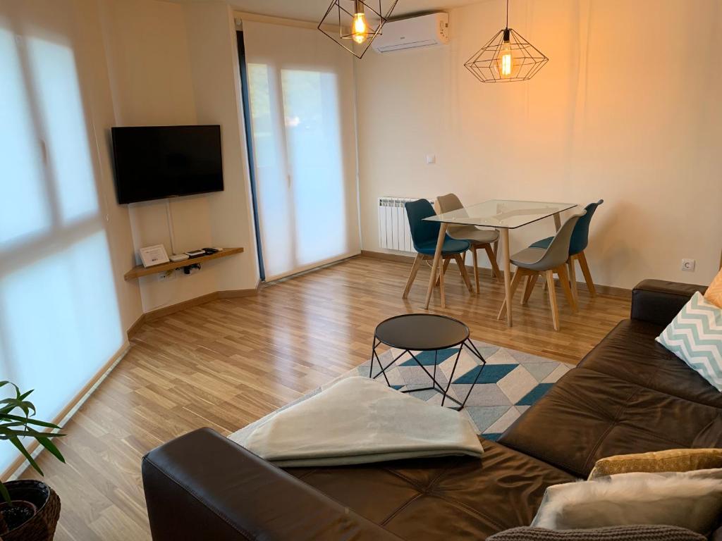 TV a/nebo společenská místnost v ubytování Apartamentos Best Ainsa