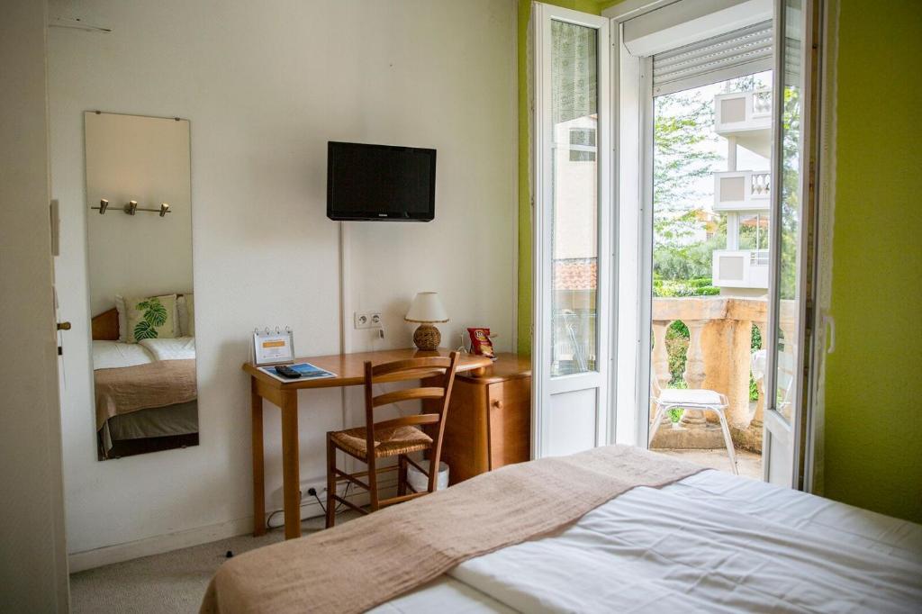Postel nebo postele na pokoji v ubytování Hôtel Du Soleil