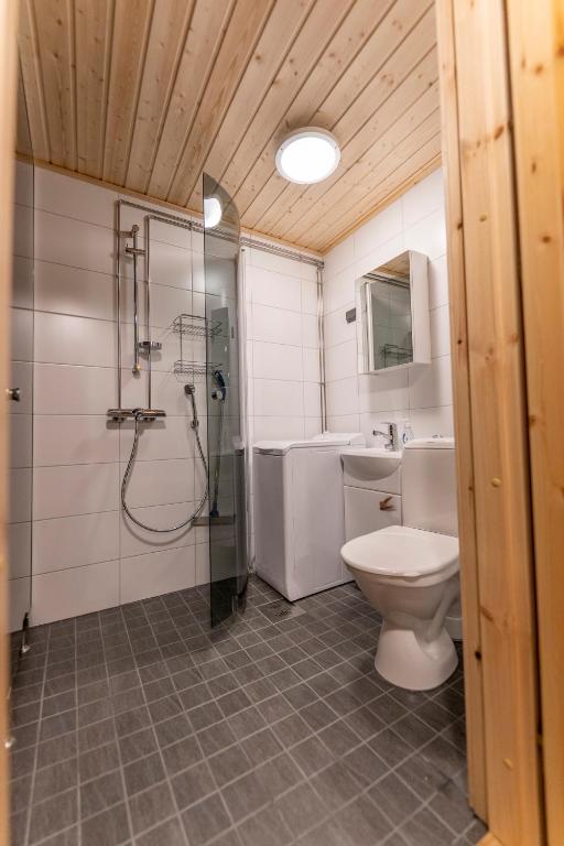 Koupelna v ubytování Ylläksen Yöpuu
