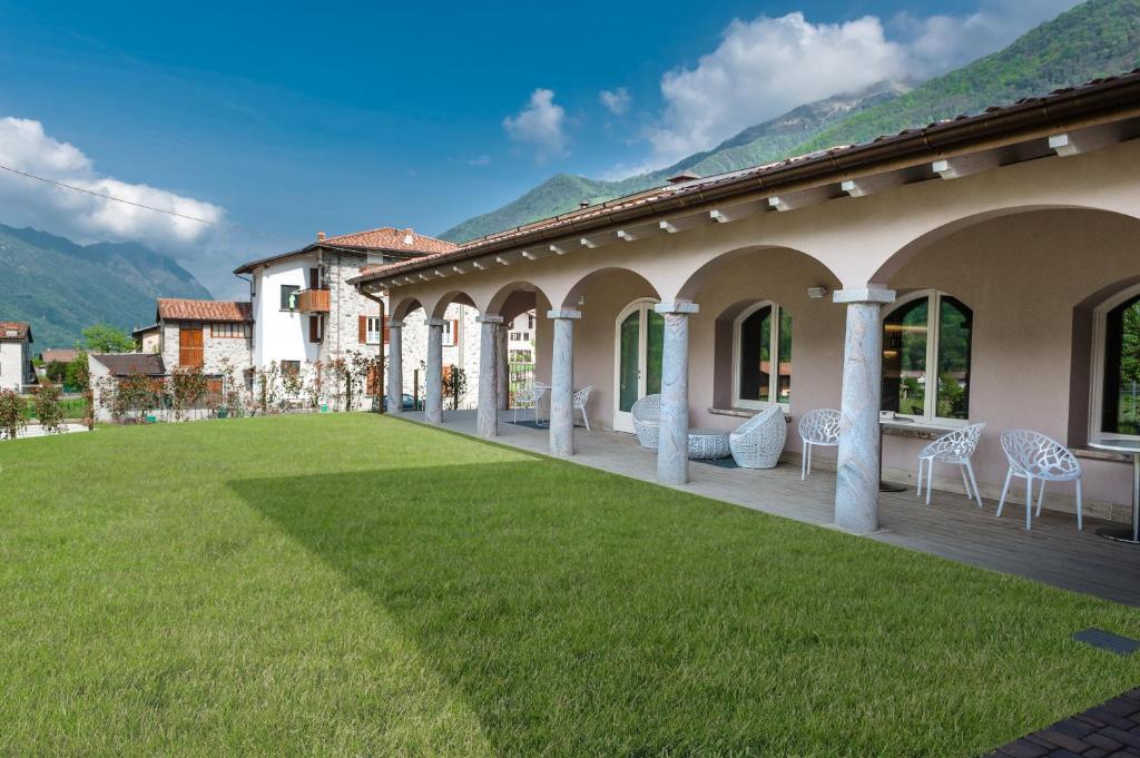Nespecifikovaný výhled na hory nebo výhled na hory při pohledu z hotelu