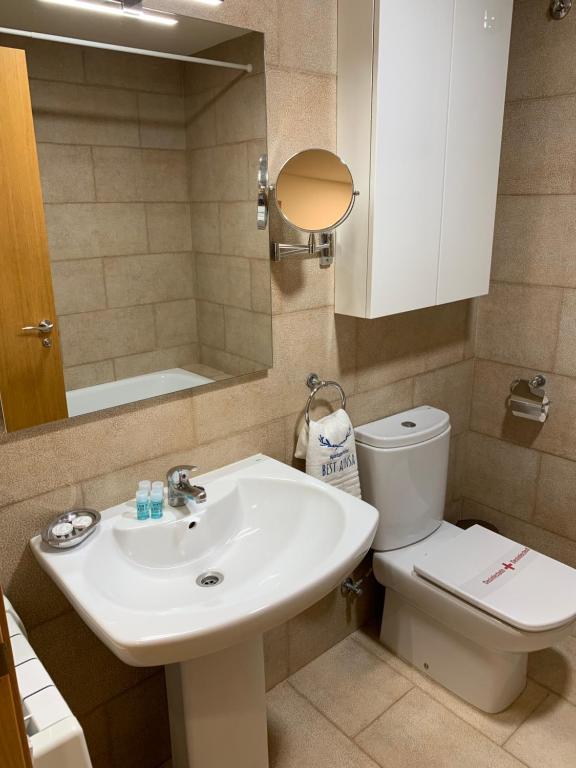 Koupelna v ubytování Apartamentos Best Ainsa