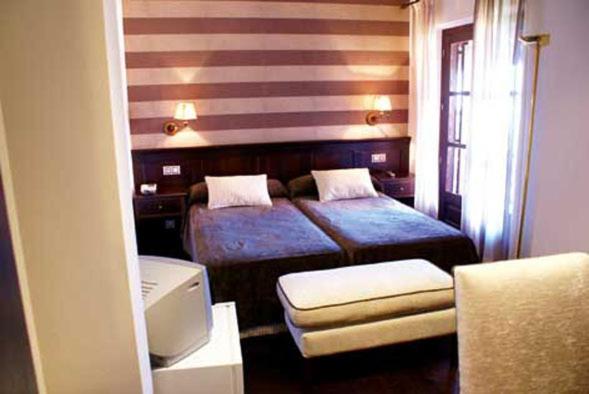 Cama o camas de una habitación en Hostal Meson Leira Antiga