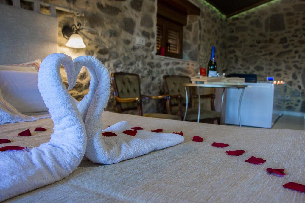 Łóżko lub łóżka w pokoju w obiekcie Casa das Fiadeiras de Nemiña con Jacuzzi
