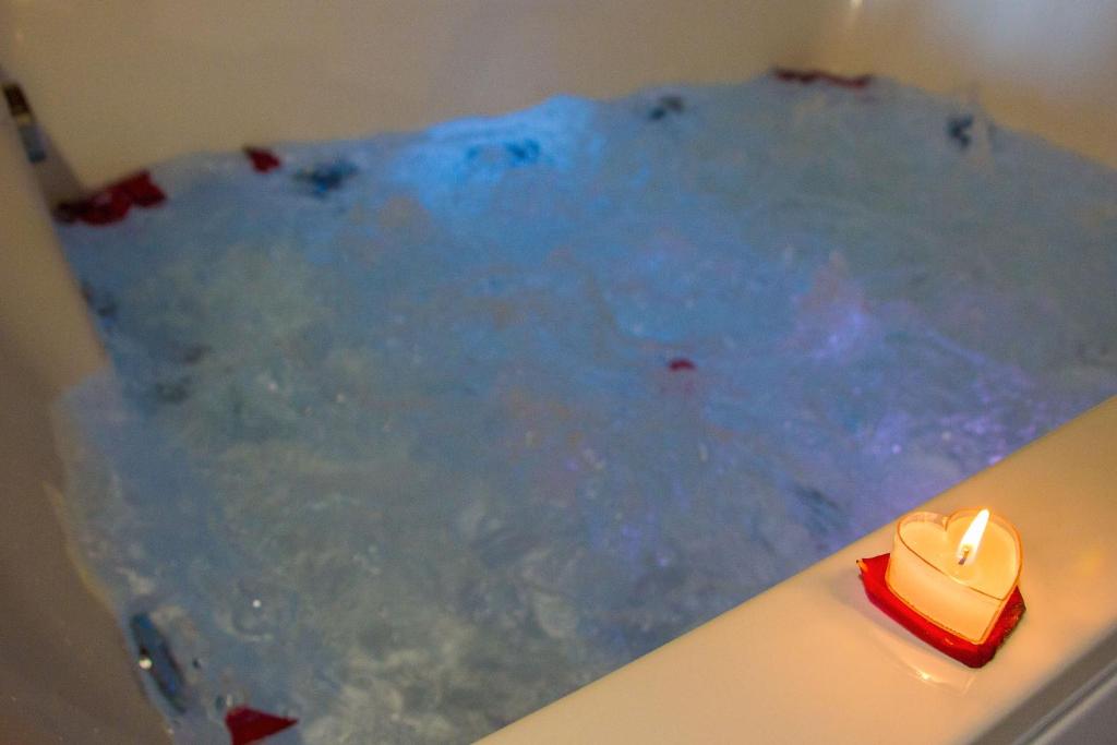 Zdjęcie z galerii obiektu Casa das Fiadeiras de Nemiña con Jacuzzi w mieście Nemiña