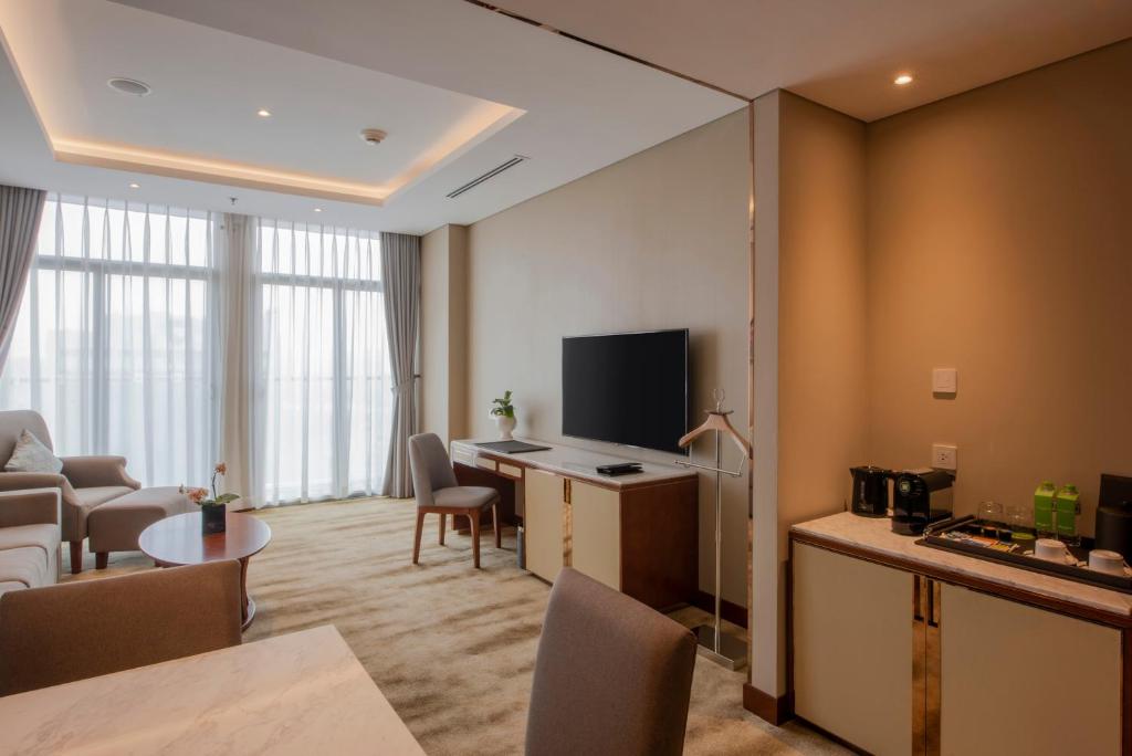 TV a/nebo společenská místnost v ubytování Wyndham Garden Hanoi