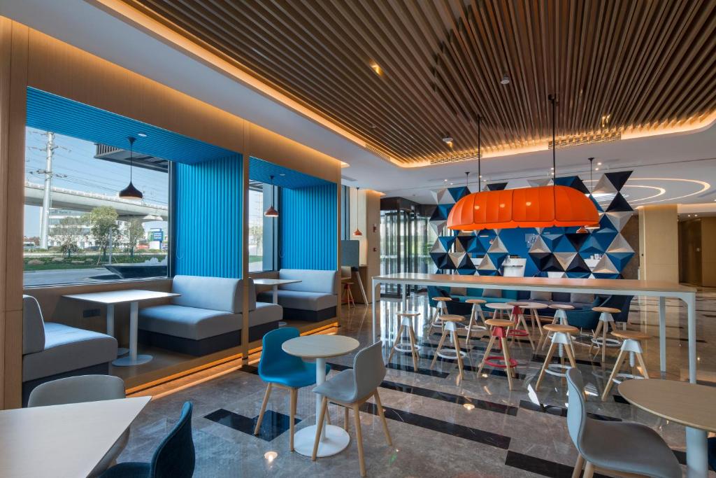 Posezení v ubytování Holiday Inn Express Shanghai Kangqiao by IHG