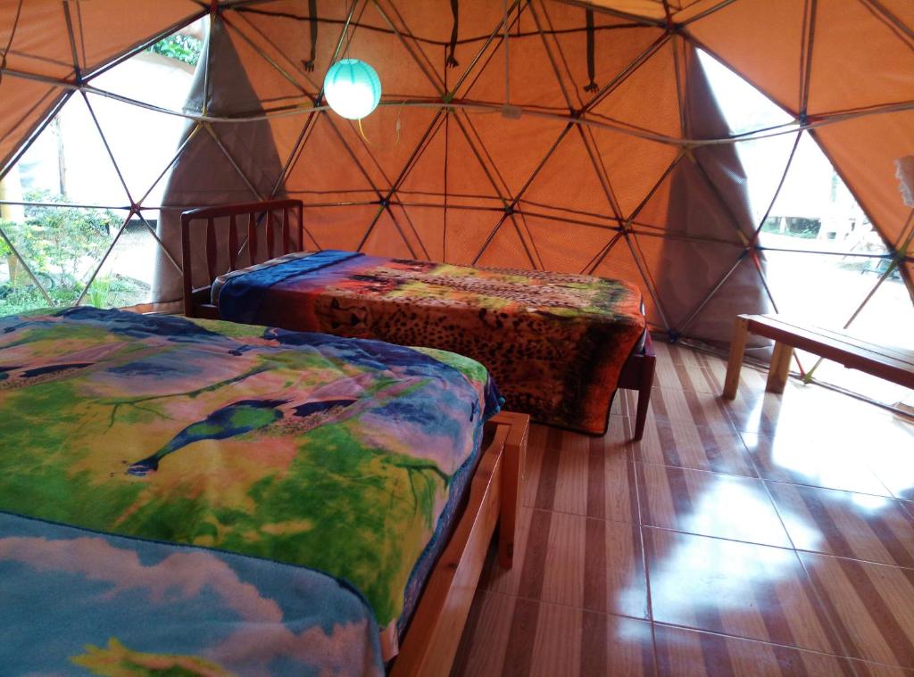 Postel nebo postele na pokoji v ubytování Nativa Whale Domes