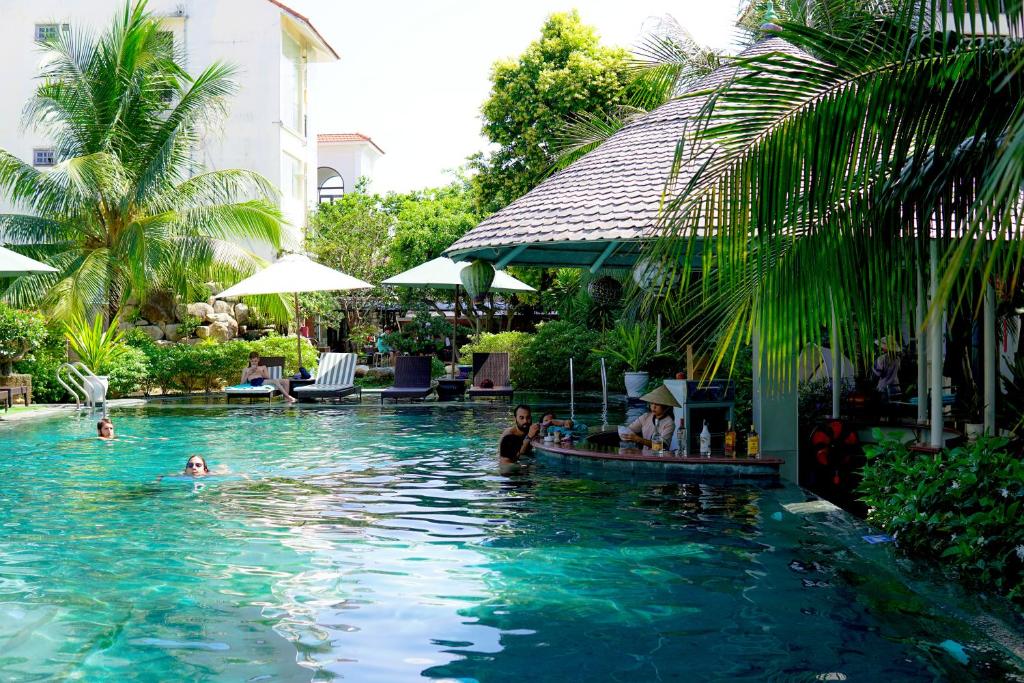 Bazén v ubytování Hoi An Emotion Boutique Villa nebo v jeho okolí