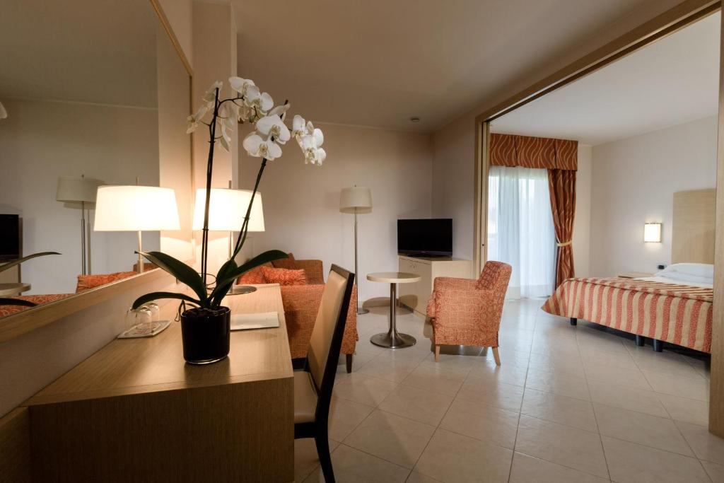 TV a/nebo společenská místnost v ubytování Hotel Continental Wellness & Spa