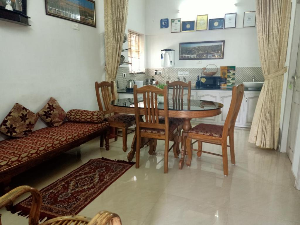 Area soggiorno di Aaron's Homestay