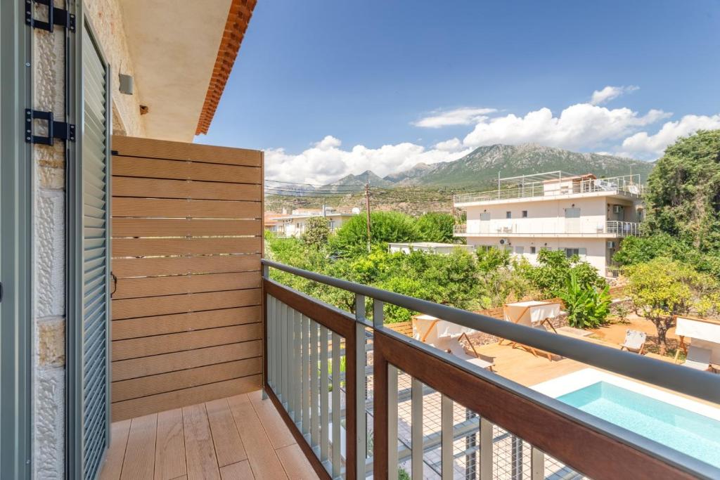 Nespecifikovaný výhled na hory nebo výhled na hory při pohledu z hotelu