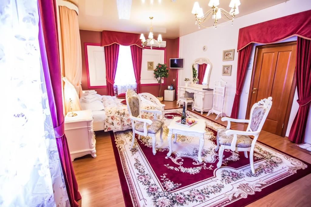 Gallery image of 13 Chairs Boutique Hotel in Petrozavodsk