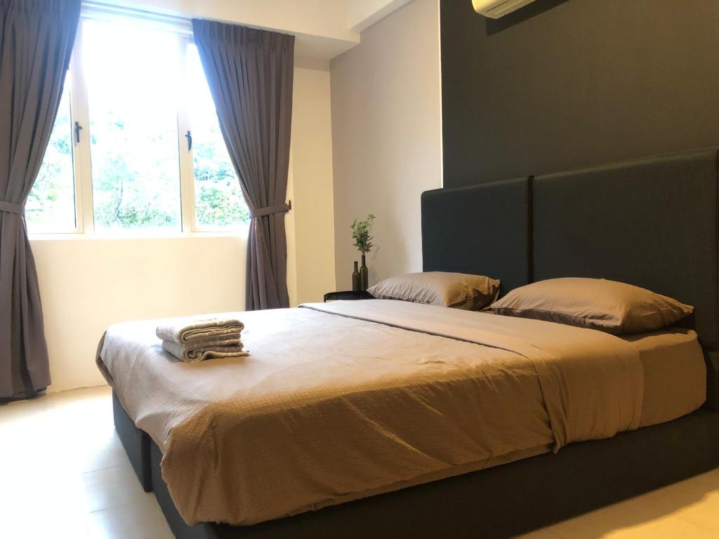 Postel nebo postele na pokoji v ubytování Santubong Suites A Just Like Home Damai