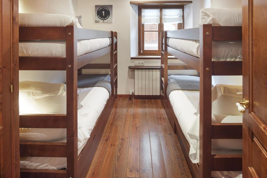 Posteľ alebo postele v izbe v ubytovaní Val de Ruda 64 by FeelFree Rentals