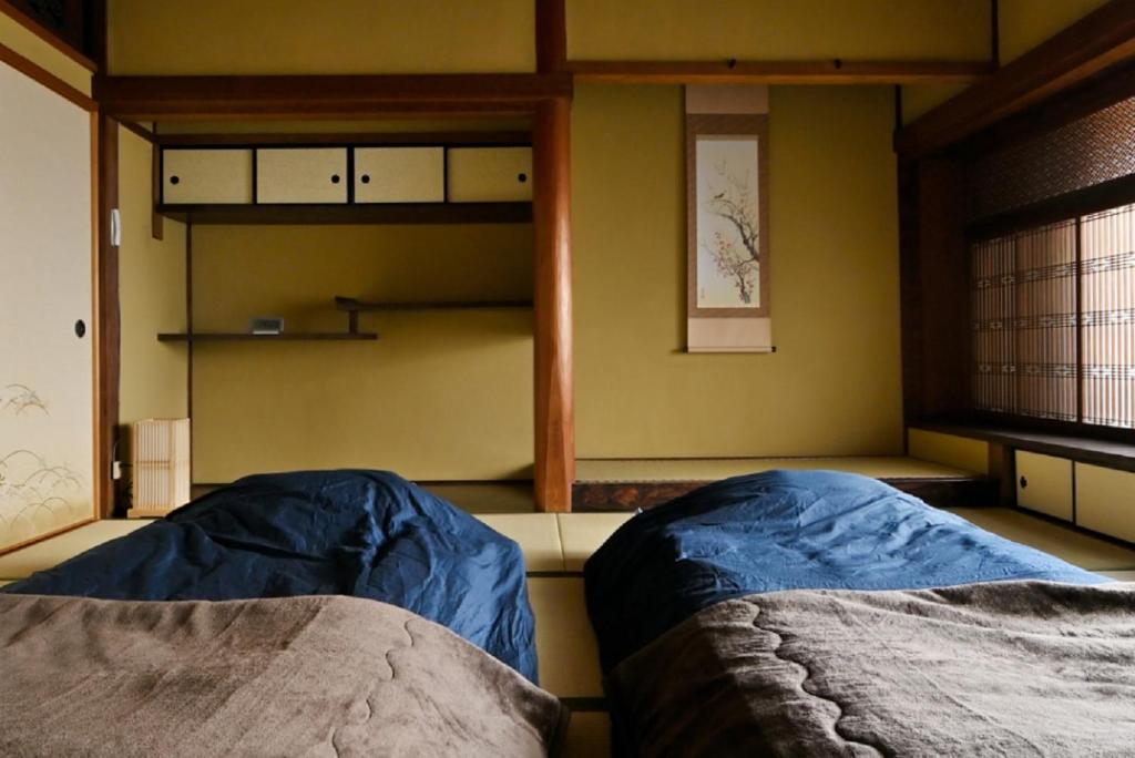 Postel nebo postele na pokoji v ubytování Yuzan apartment Sanjo