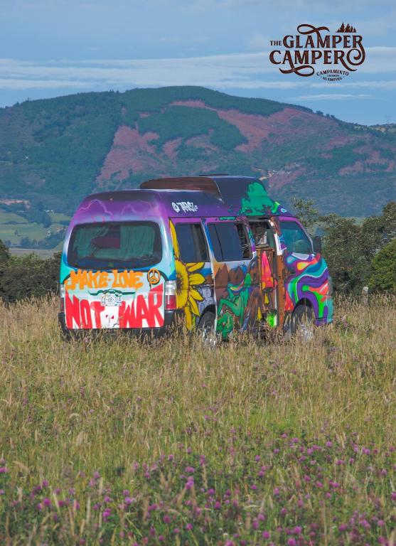 Happy campervan, camping en la montaña