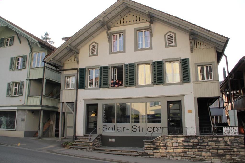 a building with a sara st croix sign on it at Haus der Schwalbe in Oberhofen am Thunersee