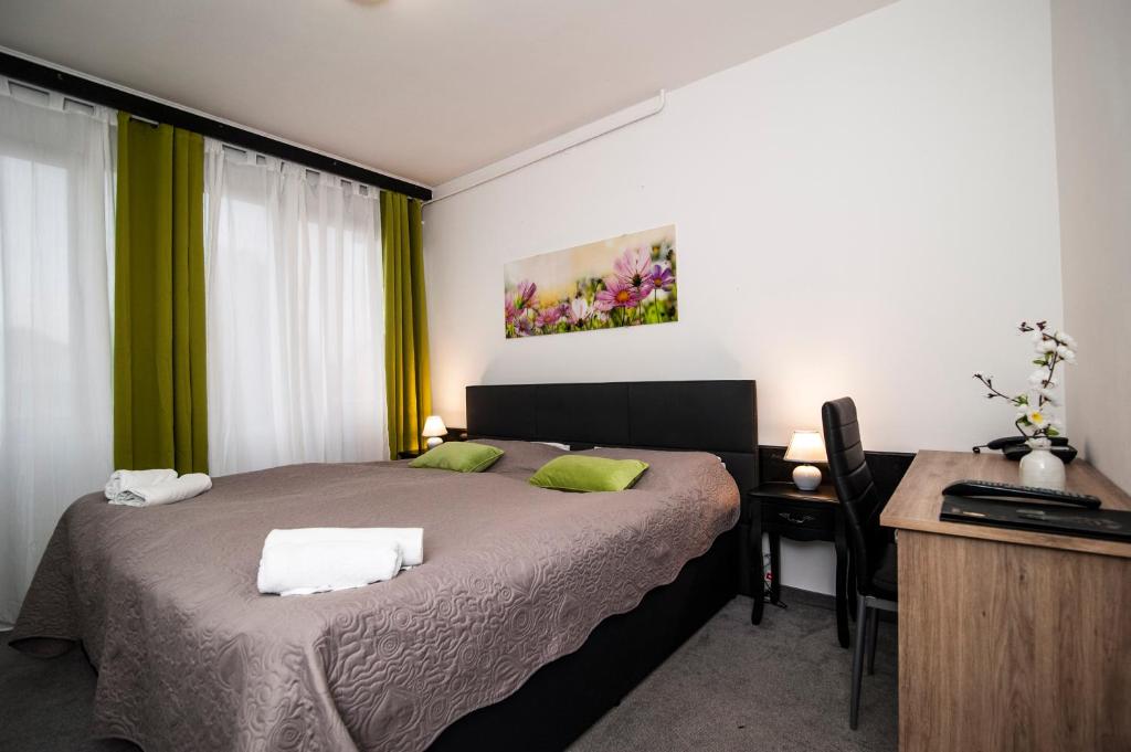 Postel nebo postele na pokoji v ubytování Hotel Faraon