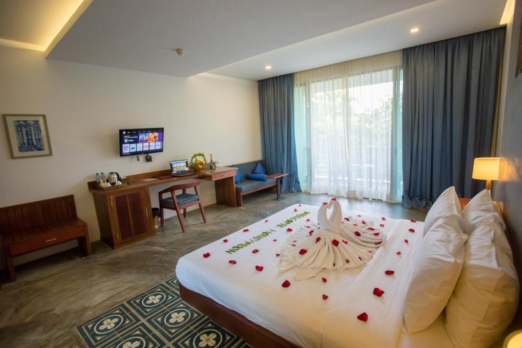 Postel nebo postele na pokoji v ubytování Tanei Angkor Resort and Spa