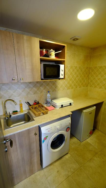 Azur Suites Hotel & Apartments - 