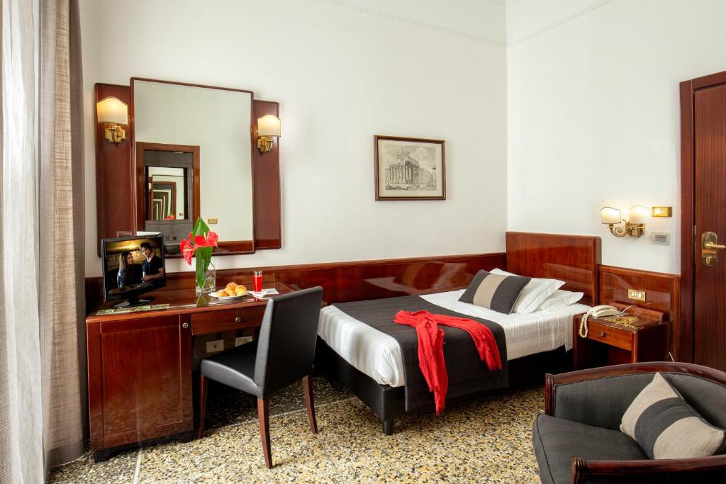 Postel nebo postele na pokoji v ubytování Hotel Nord Nuova Roma