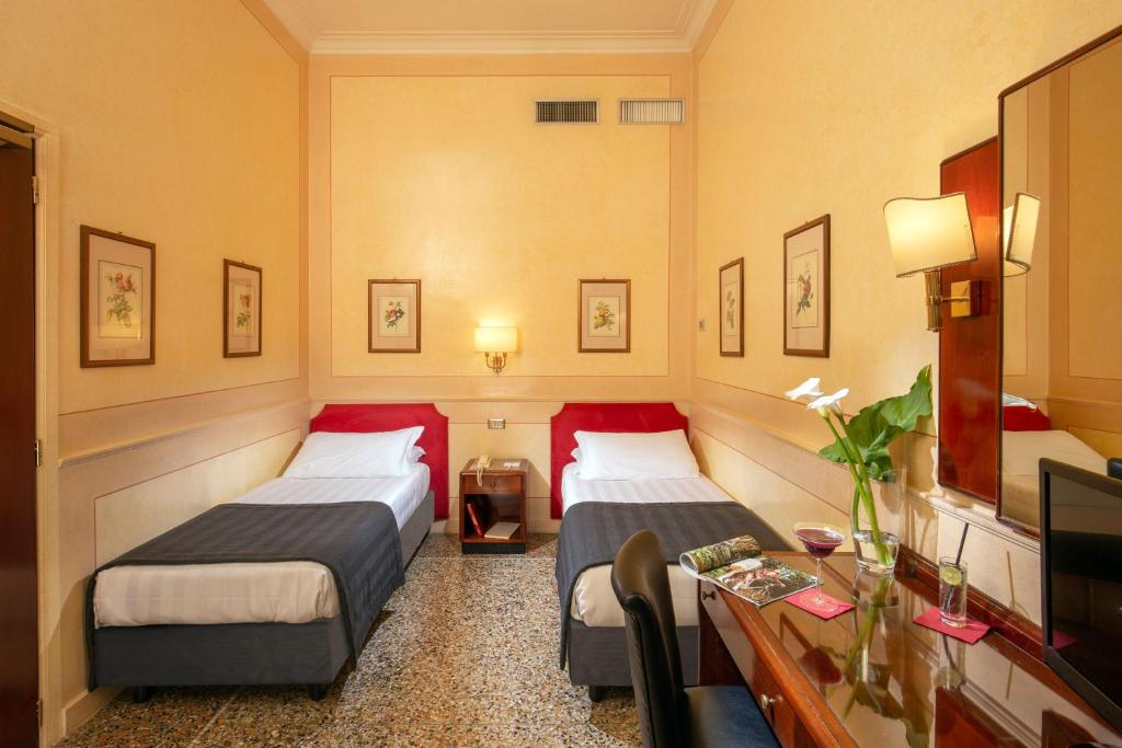 Postel nebo postele na pokoji v ubytování Hotel Nord Nuova Roma