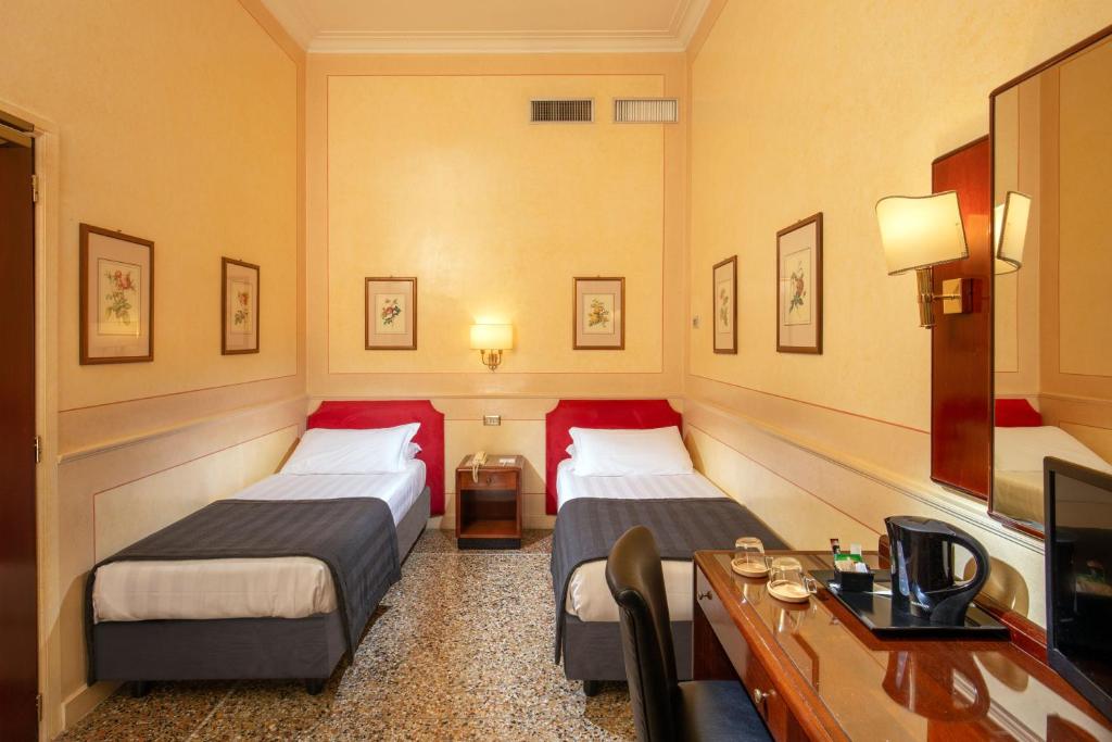 Postel nebo postele na pokoji v ubytování Hotel Nord Nuova Roma