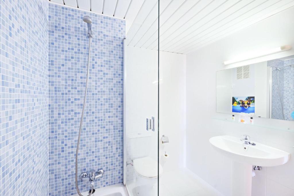 Koupelna v ubytování azuLine Hotel Pacific