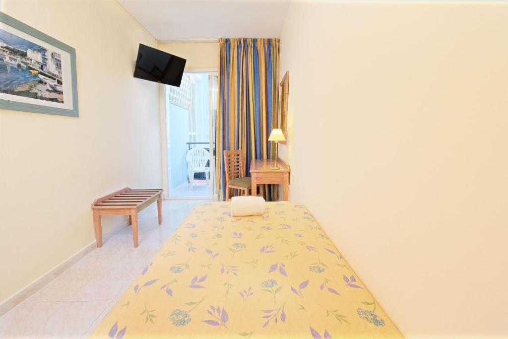 TV a/nebo společenská místnost v ubytování azuLine Hotel Pacific