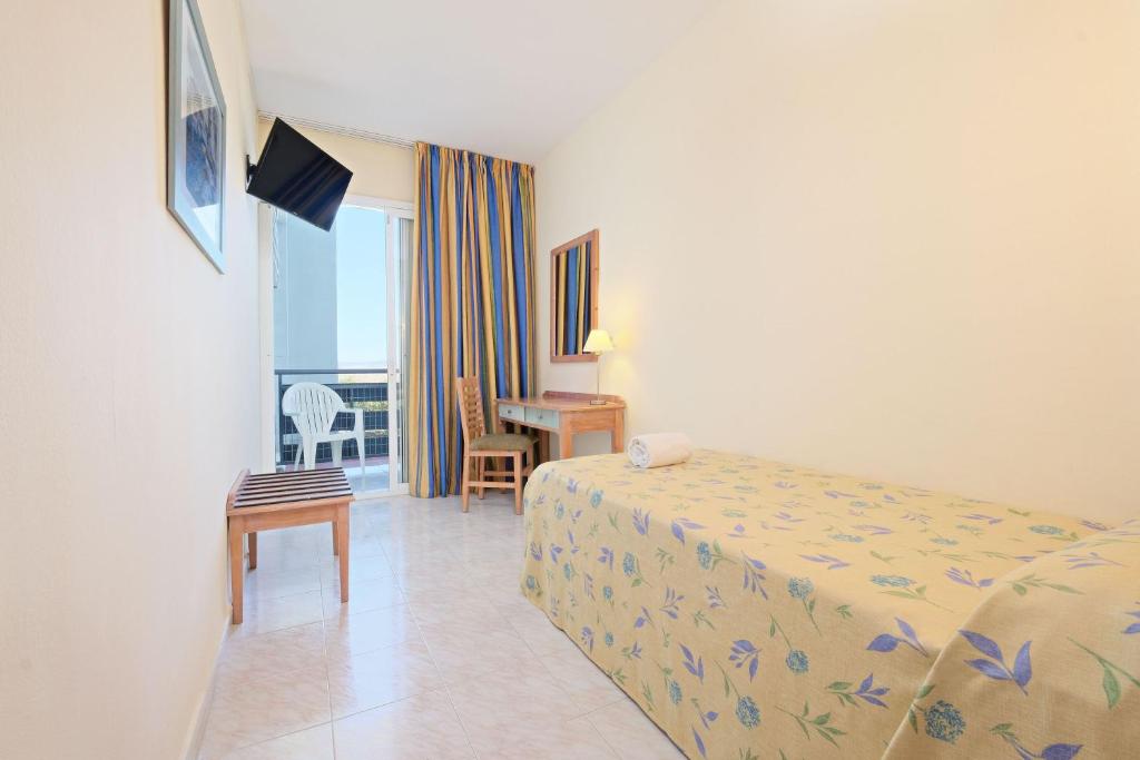 Postel nebo postele na pokoji v ubytování azuLine Hotel Pacific
