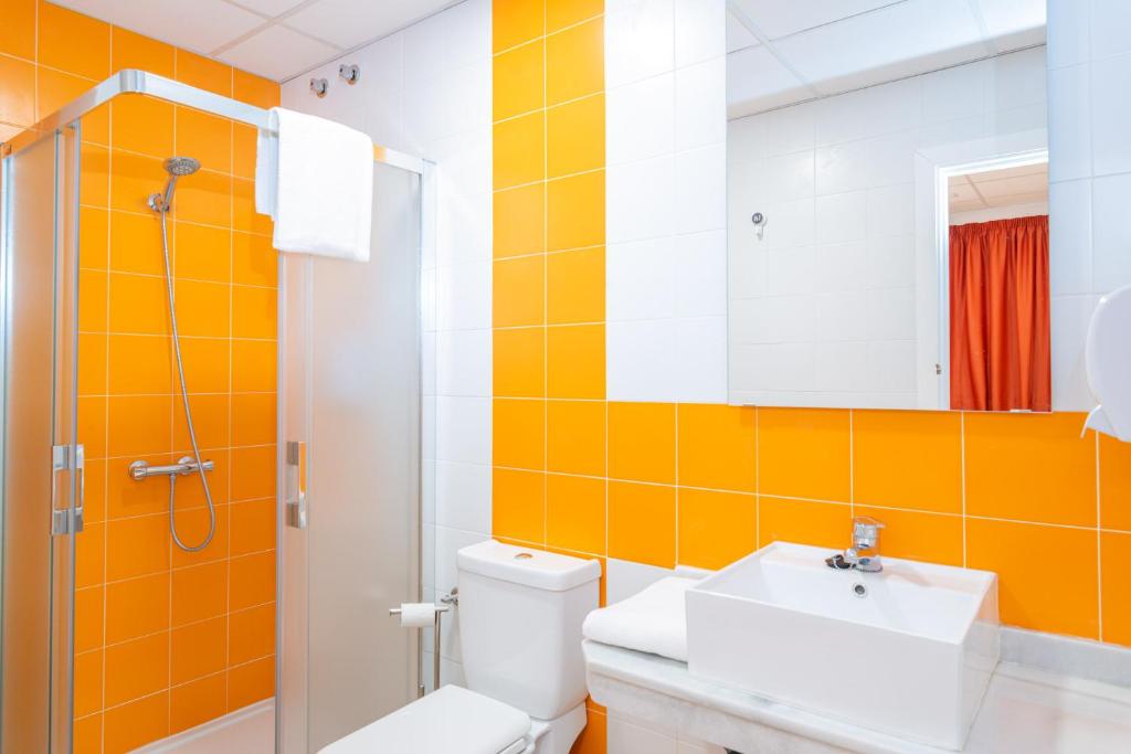 Kúpeľňa v ubytovaní Benarrabá Hostel